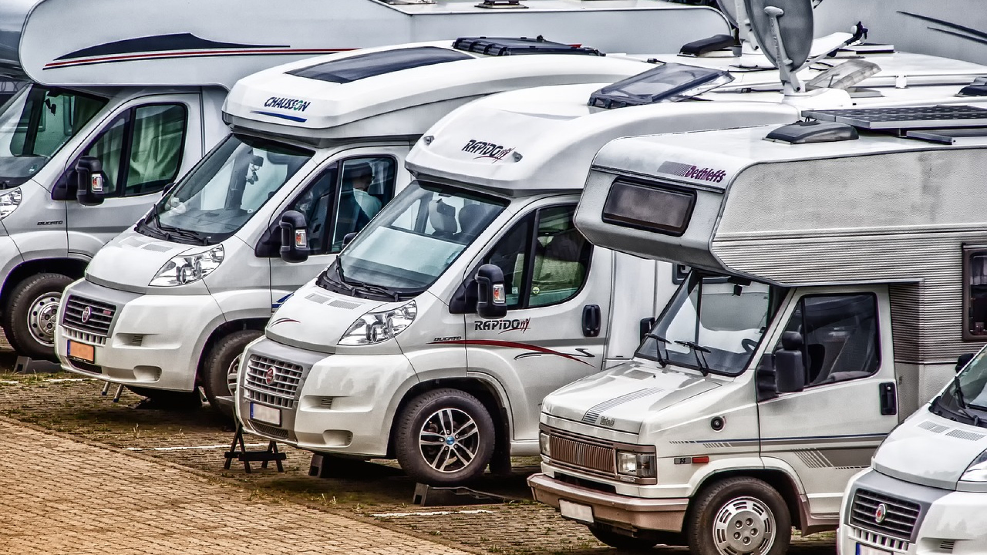 Pourquoi passer par un concessionnaire pour acheter un camping-car ?